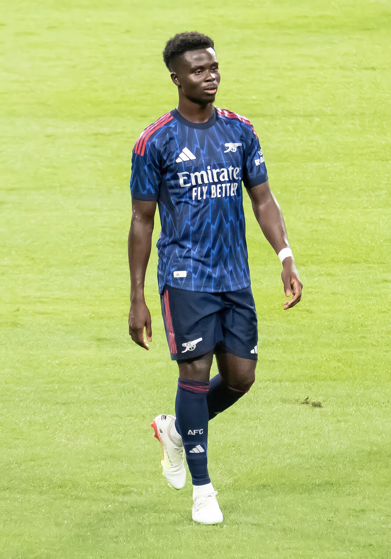 Bukayo Saka thi đấu cho Arsenal Bukayo Saka thi đấu cho Arsenal