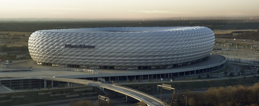 Allianz arena daylight Richard Bartz, hình ảnh sân vận động tại Bundesliga