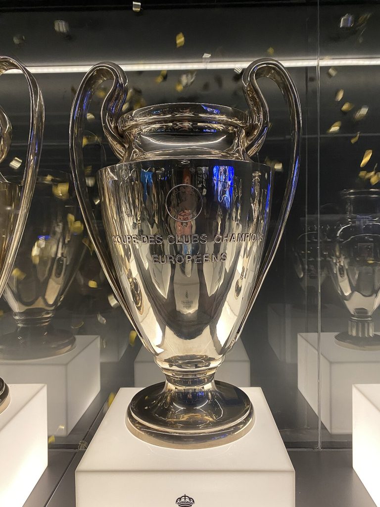 Cúp UEFA Champions League trong lễ trưng bày chính thức