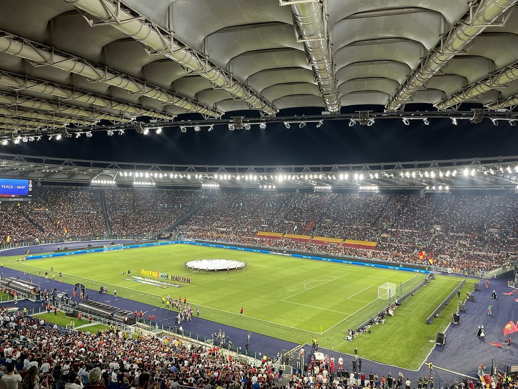 Các cầu thủ HJK Helsinki thi đấu trên sân