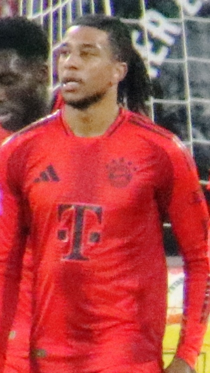 Michael Olise trong màu áo Bayern Munich Michael Olise thi đấu cho Bayern Munich