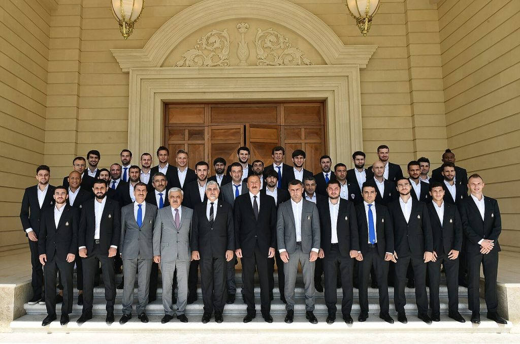 Đội hình Qarabağ FK trong một buổi gặp gỡ chính thức