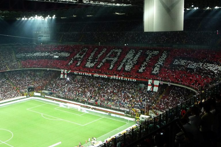 Toàn cảnh sân San Siro gắn với câu lạc bộ AC Milan