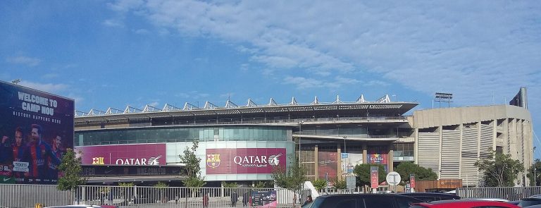 Toàn cảnh bên ngoài sân Camp Nou của câu lạc bộ FC Barcelona