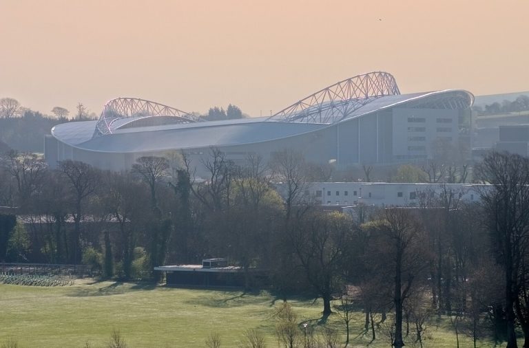 Toàn cảnh American Express Stadium, sân nhà của Brighton & Hove Albion
