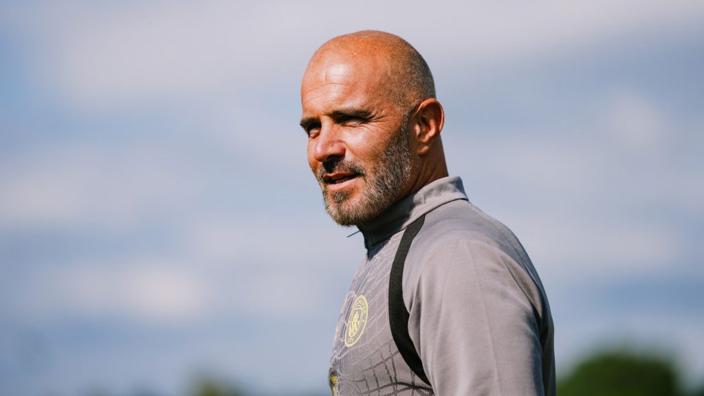 Enzo Maresca chỉ đạo Manchester City chuẩn bị mùa giải 2026 2027