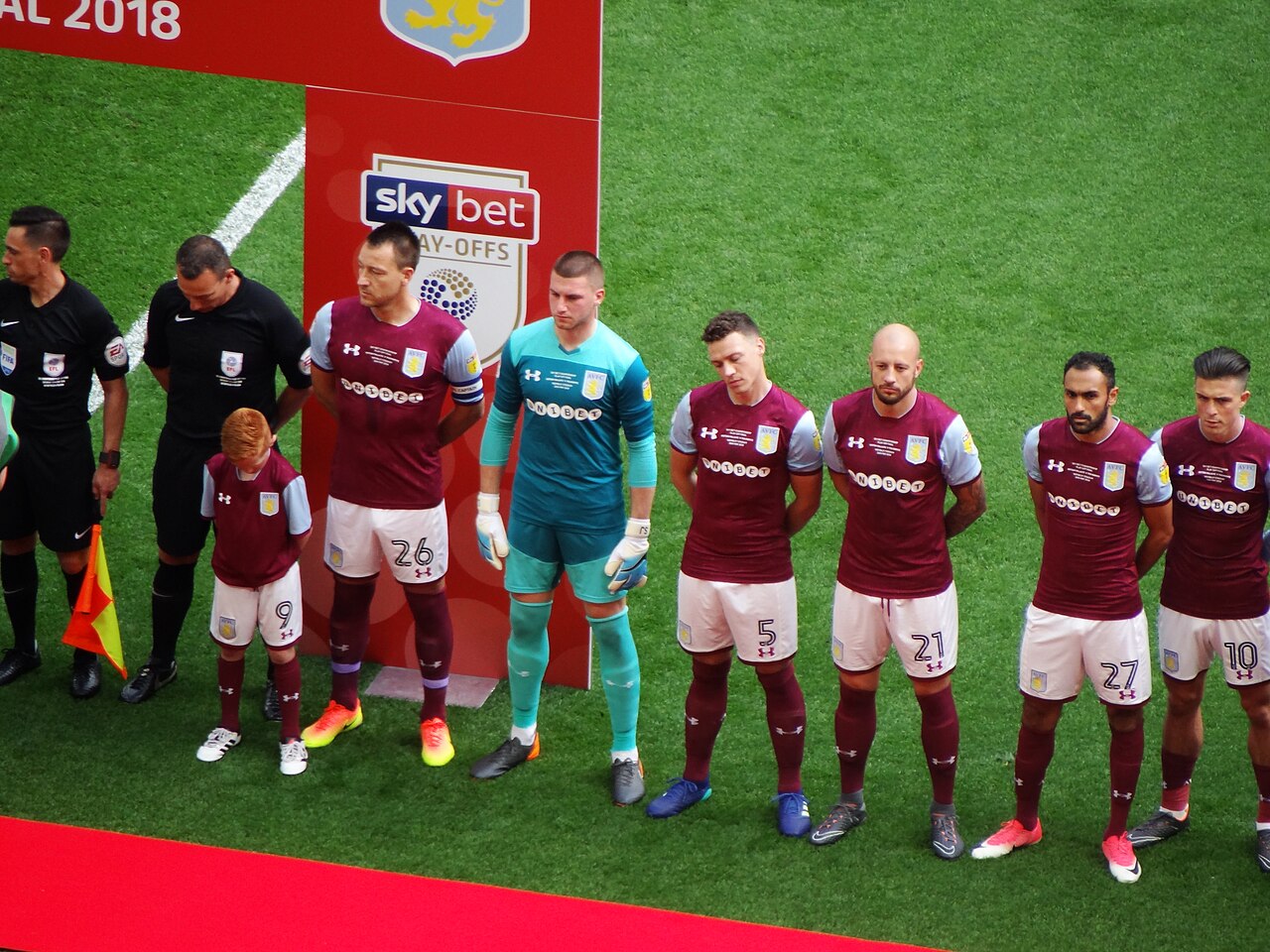 Các cầu thủ tranh tài trong khuôn khổ EFL Championship