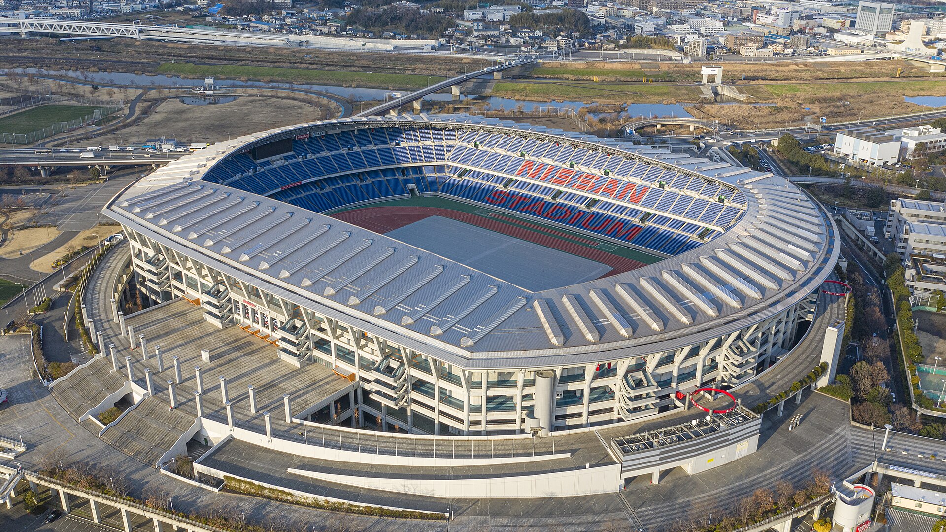 Nissan Stadium tại Yokohama gắn với J1 League