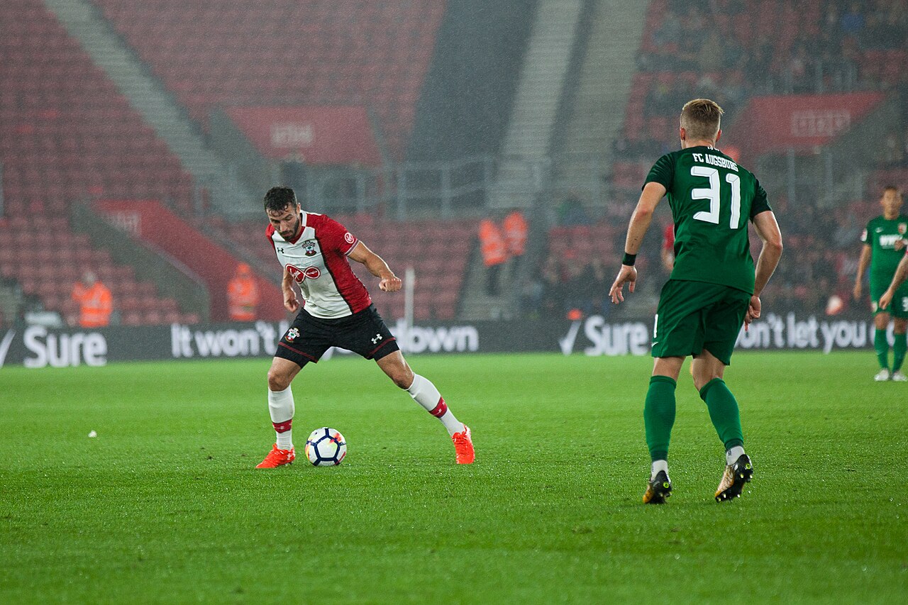 Các cầu thủ Southampton thi đấu trên sân
