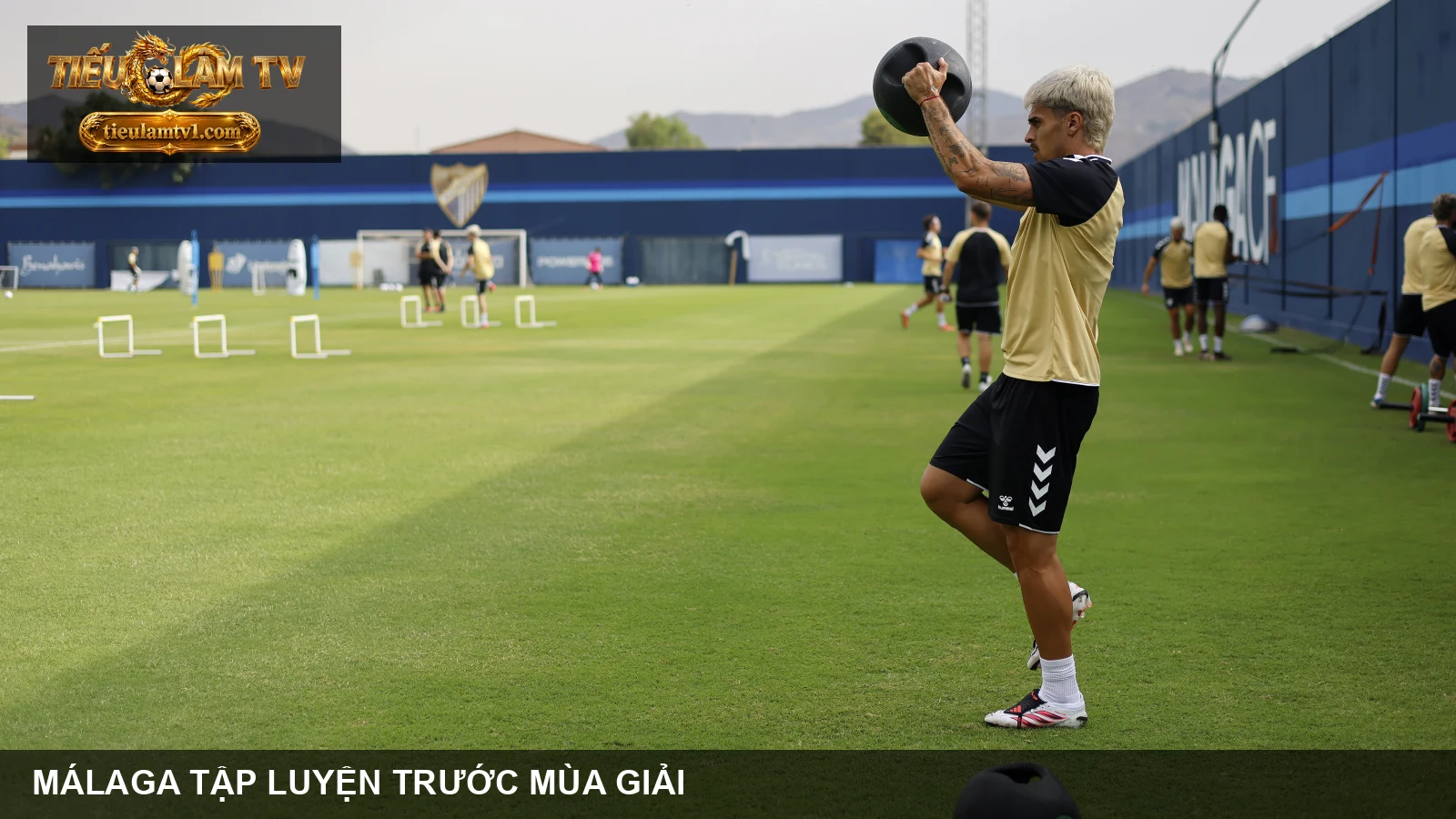Cầu thủ Málaga trong buổi tập tiền mùa giải