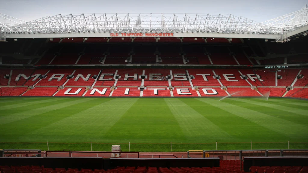 Toàn cảnh bên trong sân Old Trafford của Manchester United