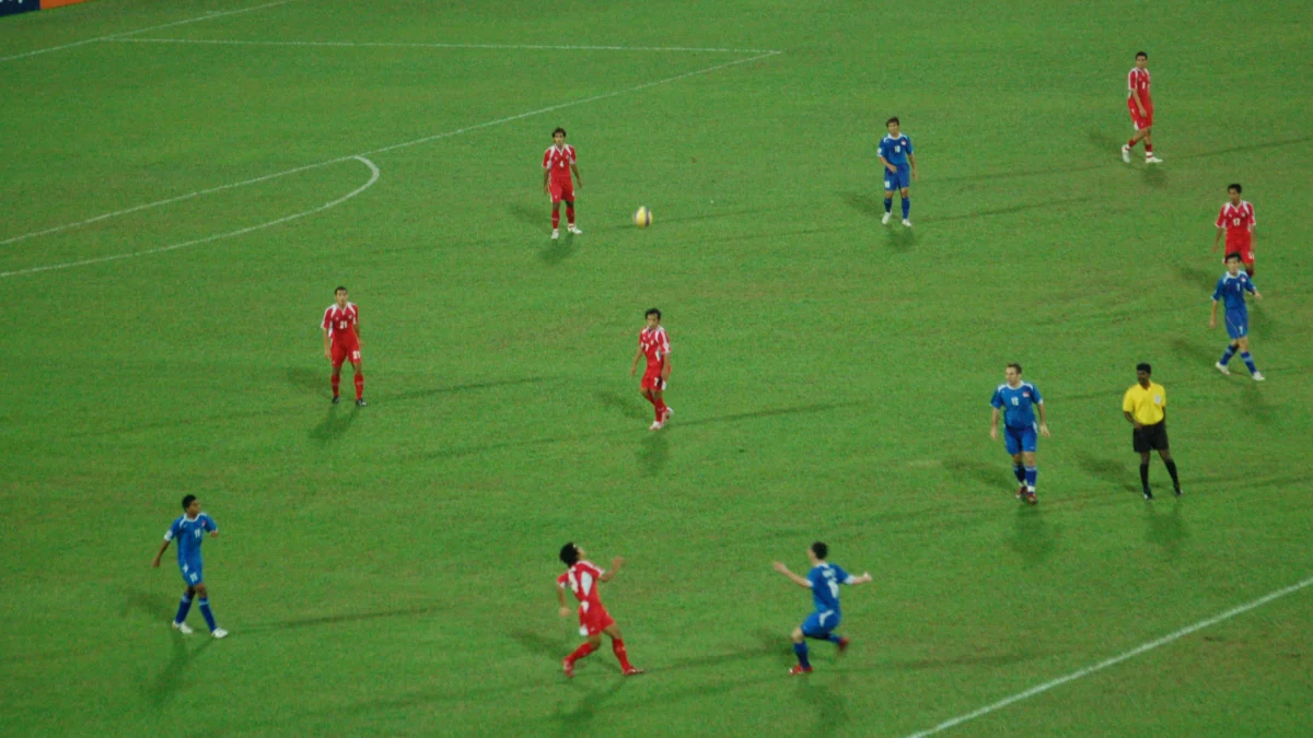 Singapore thi đấu với Thái Lan trong một trận ASEAN Championship