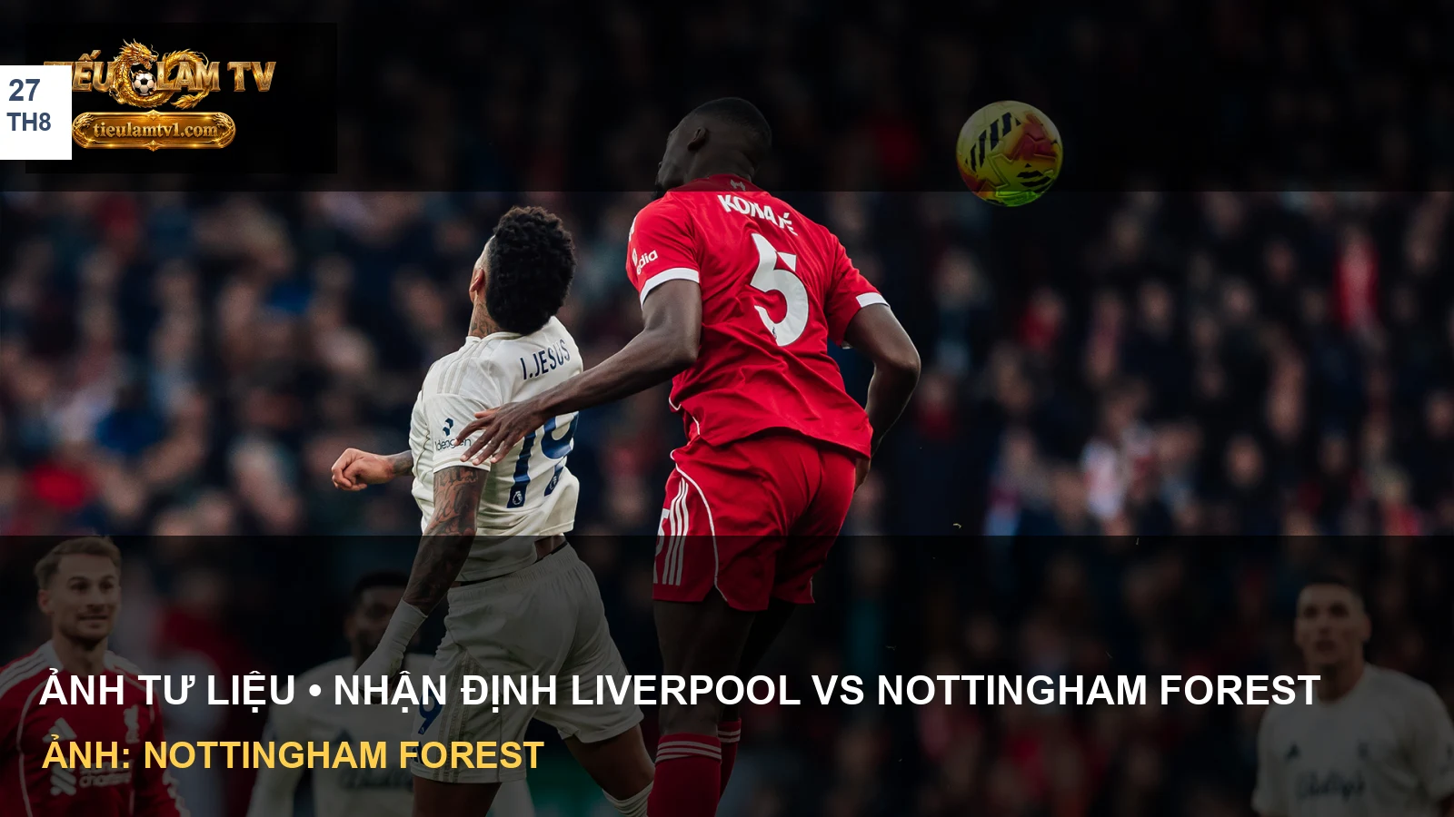 Pha bóng của Liverpool và Nottingham Forest trong ảnh tư liệu