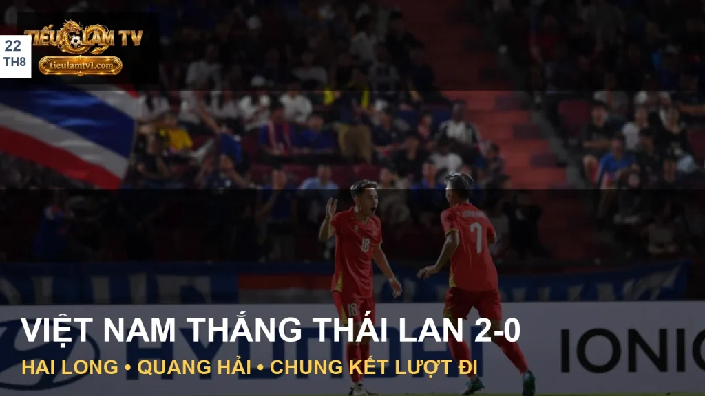Nguyễn Hai Long và Nguyễn Quang Hải ăn mừng trong trận Thái Lan gặp Việt Nam