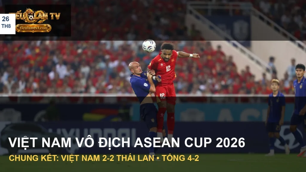Cầu thủ Việt Nam tranh chấp với Thái Lan ở chung kết ASEAN Cup 2026