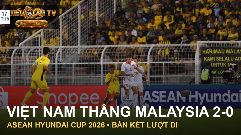 Cầu thủ Việt Nam và Malaysia tranh chấp trong trận bán kết ASEAN Hyundai Cup 2026