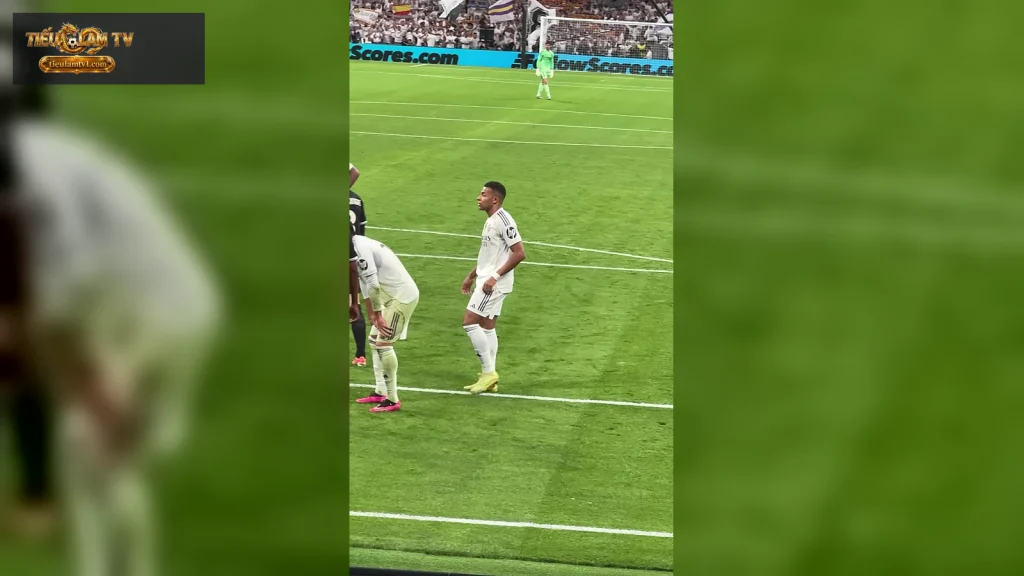 Kylian Mbappé mặc áo Real Madrid thi đấu với Juventus ngày 22/10/2025